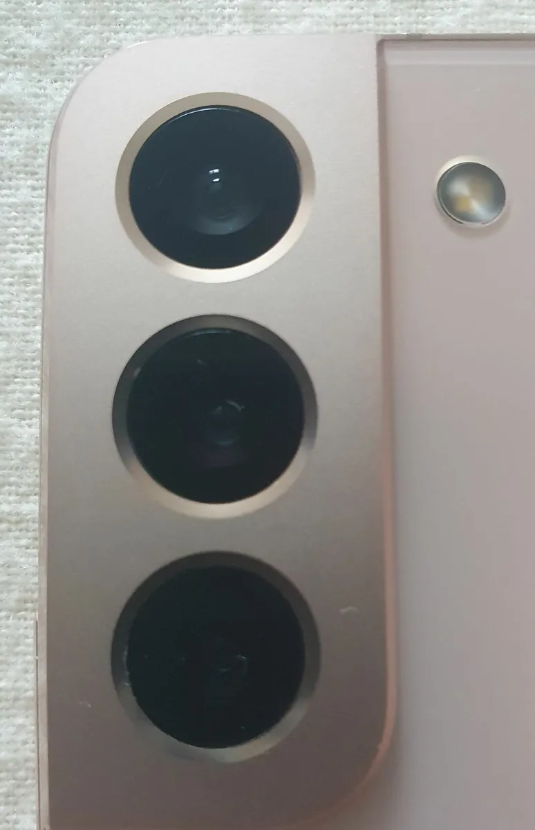 Samsung Galaxy S22 - Image 4