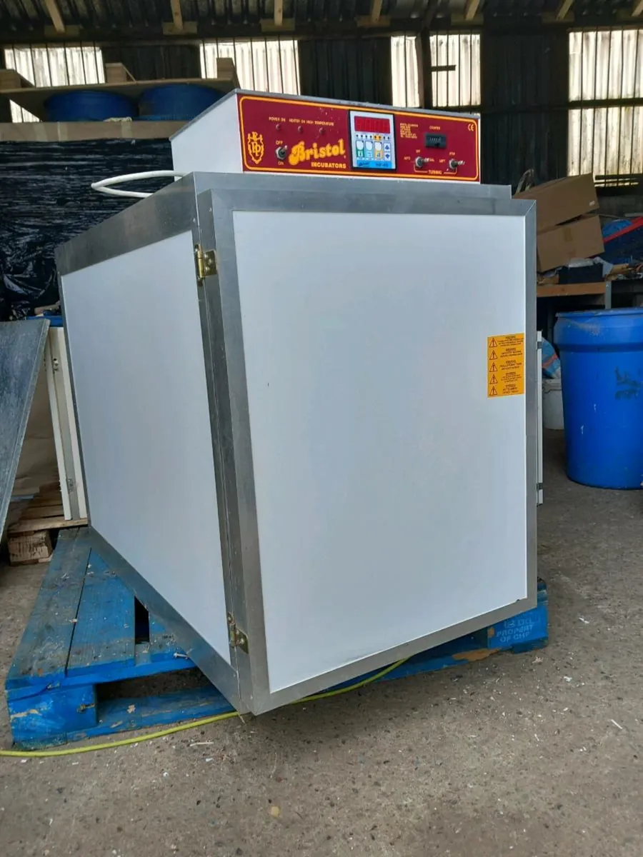 Bristol 400 egg incubator - Image 1