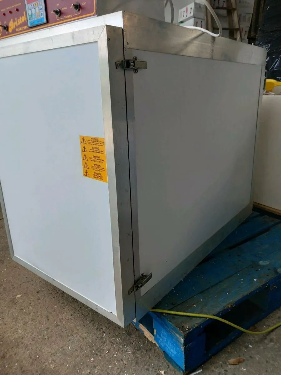 Bristol 400 egg incubator - Image 3