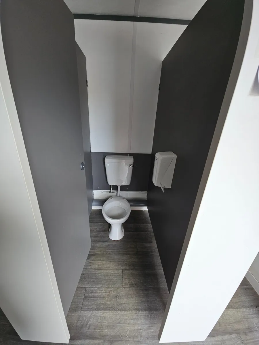 20ft Toilet Portable - Image 3