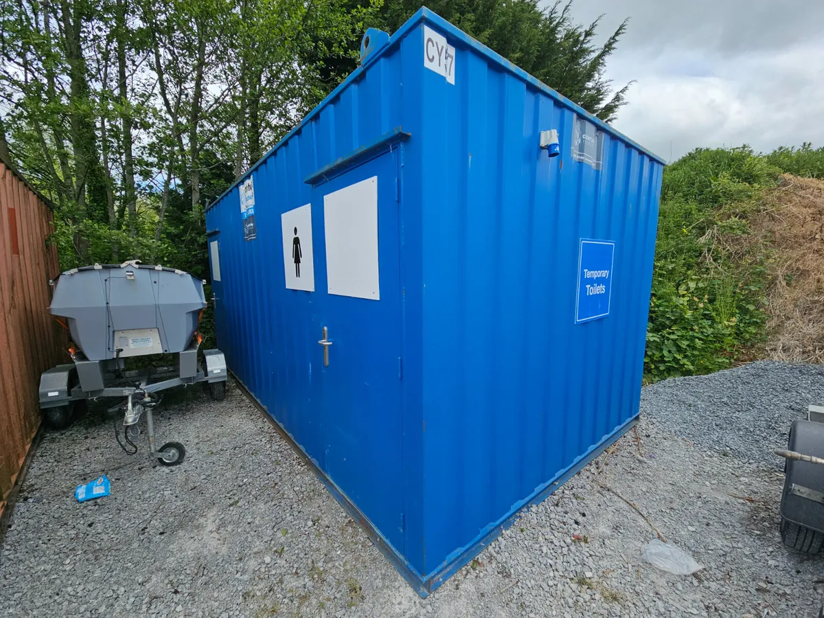 20ft Toilet Portable - Image 1