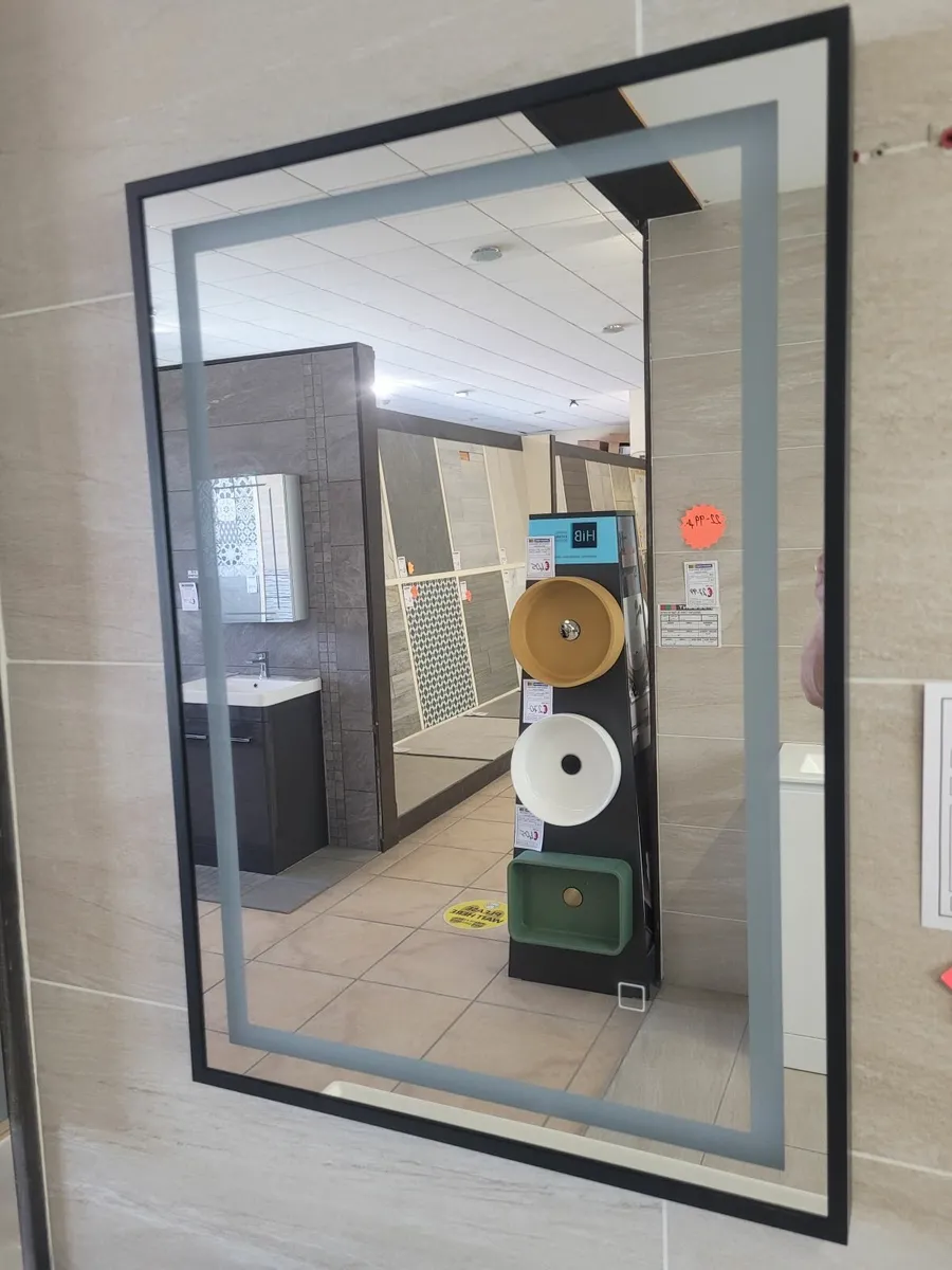 📢 LED Black Frame Mirror