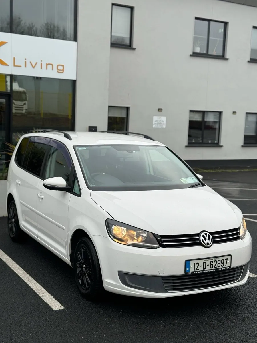 Volkswagen  touran automatic - Image 3