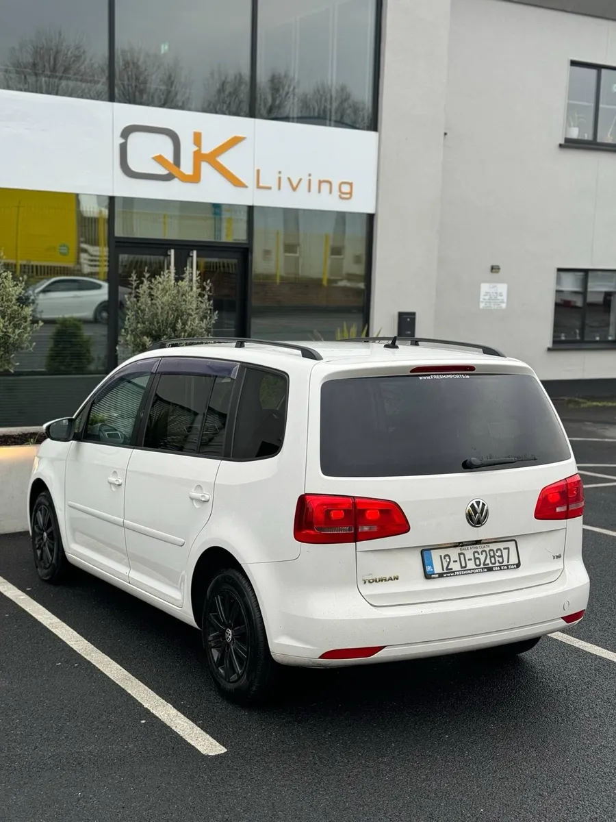 Volkswagen  touran automatic - Image 4