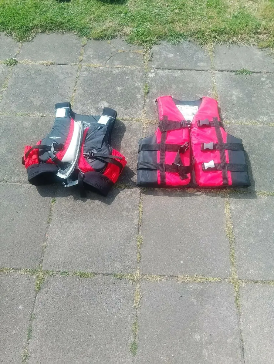 2 life jackets - Image 1
