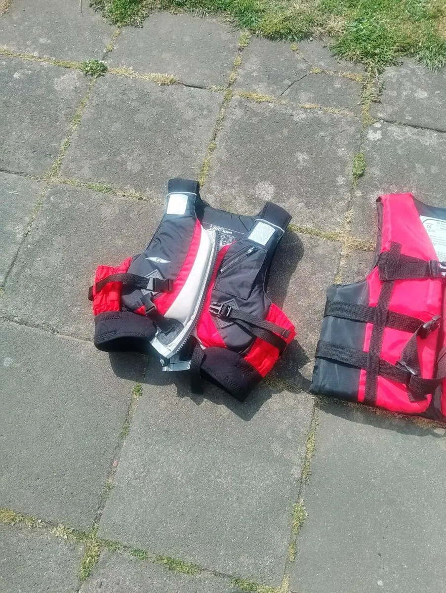2 life jackets - Image 3