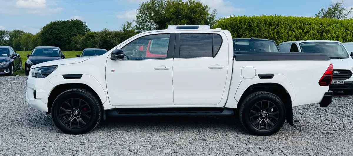 2023 Toyota Hilux GR SPORT AUTOMATIC ICE WHITE - Image 4
