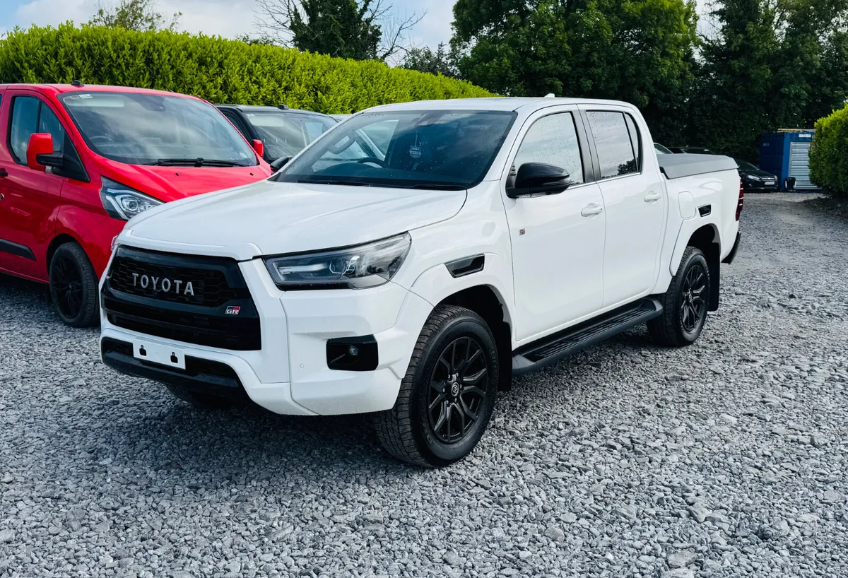 2023 Toyota Hilux GR SPORT AUTOMATIC ICE WHITE - Image 3