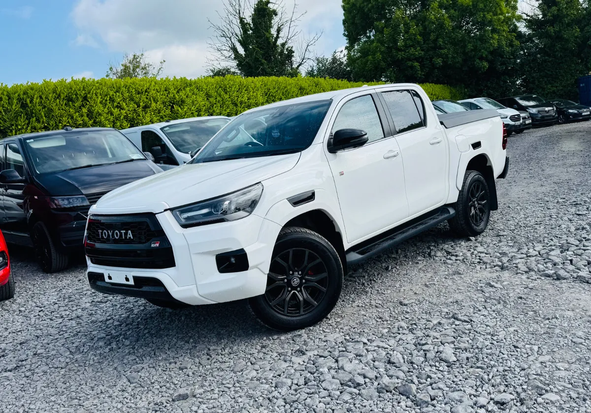 2023 Toyota Hilux GR SPORT AUTOMATIC ICE WHITE - Image 2