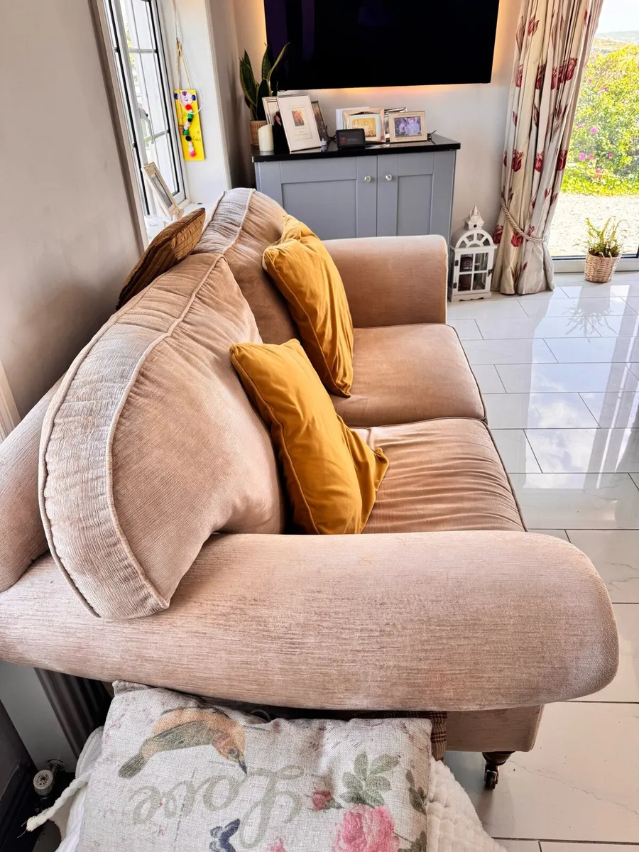 Couch - Image 2