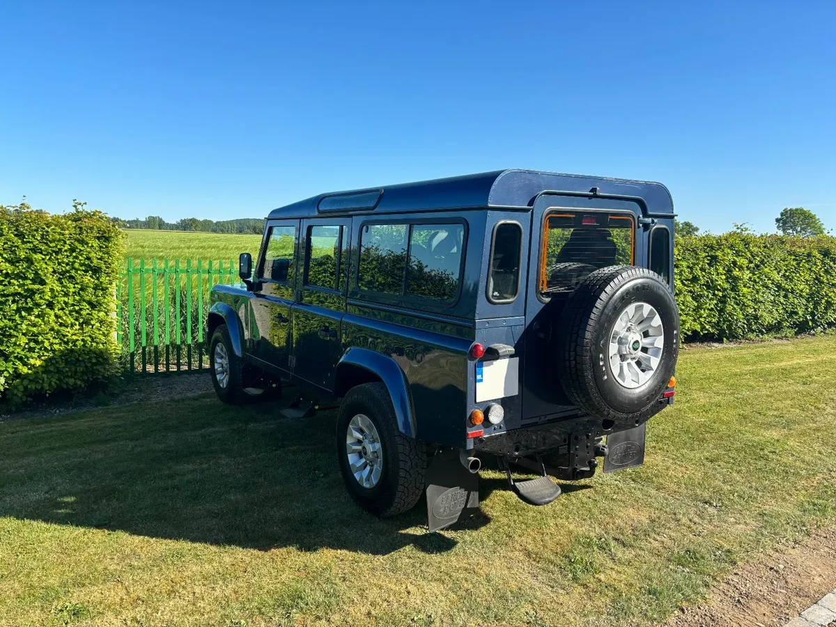Land Rover Defender 110 CSW XS *7 Seats* *Mint* - Image 4