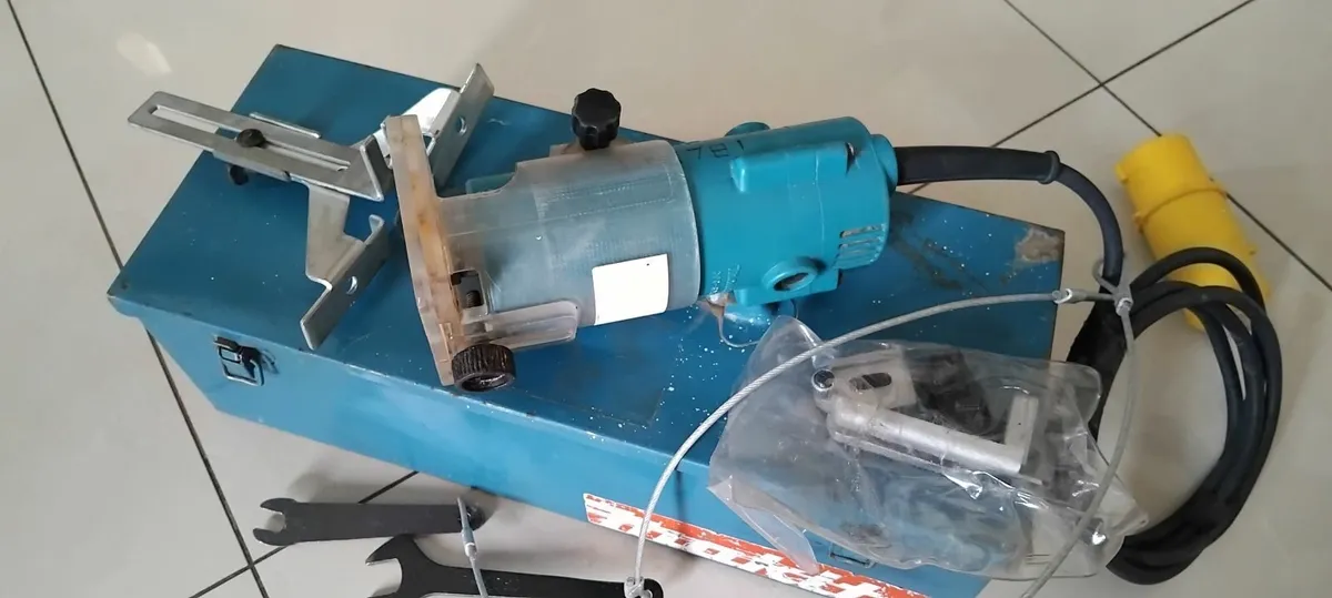 Makita 3703 Laminate Trimmer 110v - Image 2