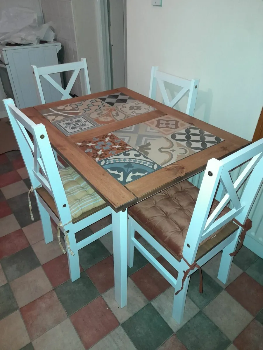 Kitchen Table and 4 Chairs - Image 2