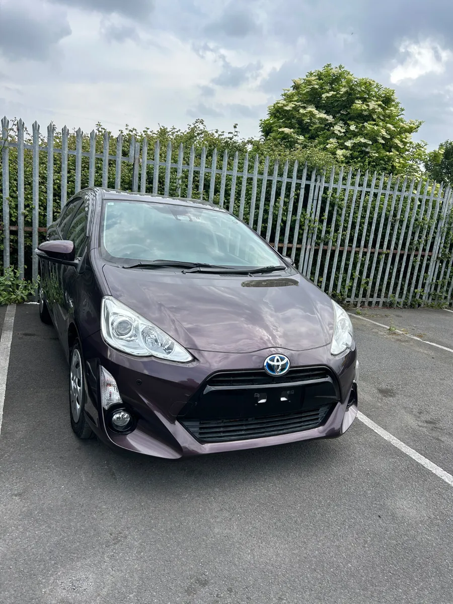 Toyota aqua hybrid auto Top Specs G - Image 1