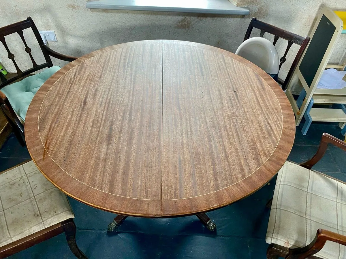 Circular extendable dining table with 4 chairs - Image 3