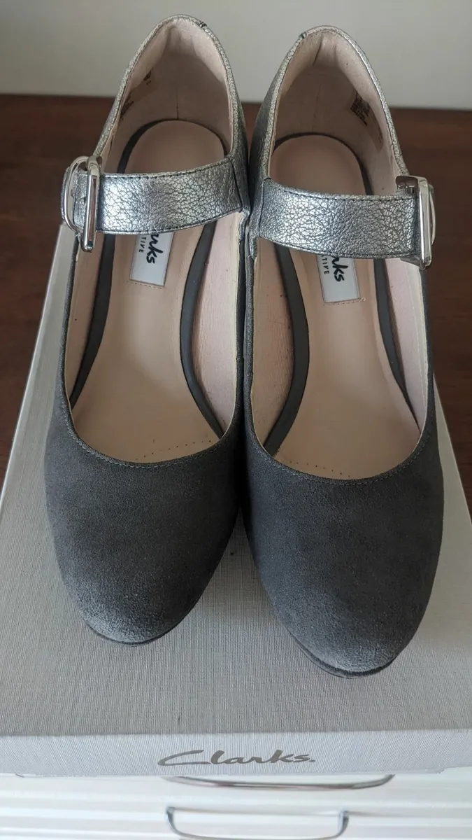 Ladies Shoes - Image 1