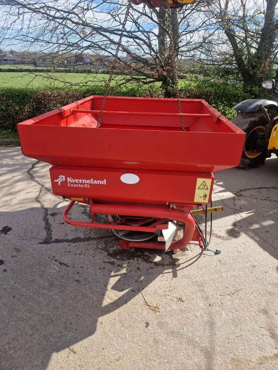 Kverneland Exacta-EL Fertiliser Sower - Image 2