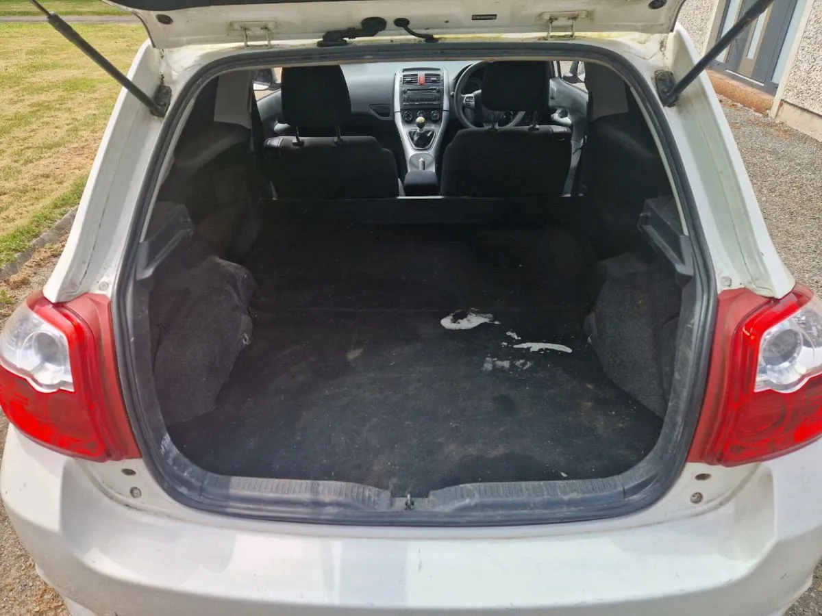 Toyota Auris Van.. - Image 4