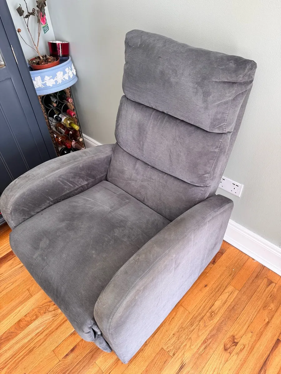 Reclining Chair - Image 1