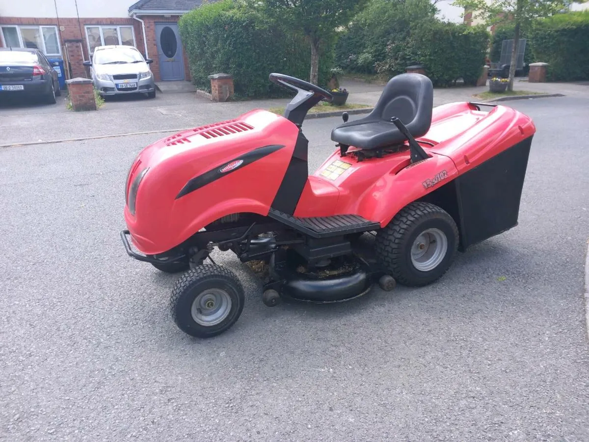 Ride on lawnmower - Image 1