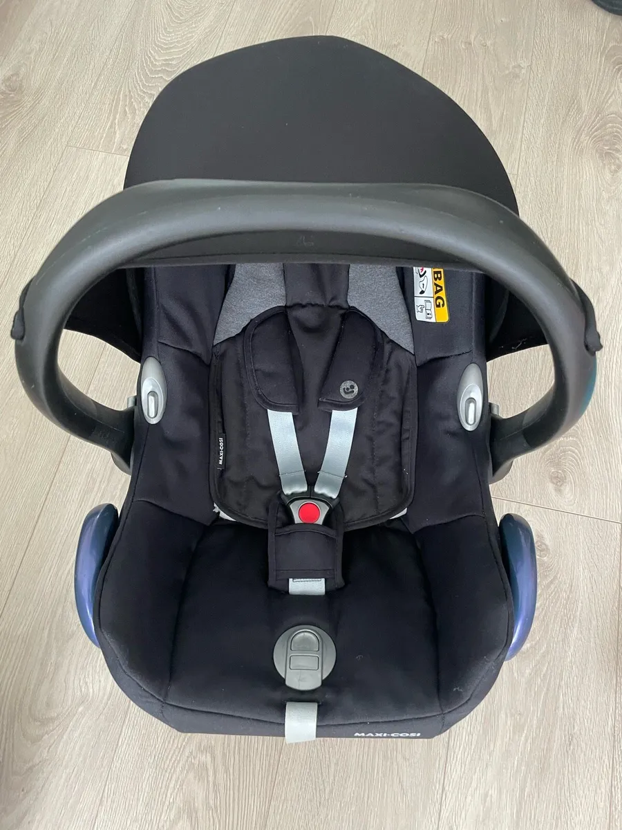 Maxi Cosi car seat Cabrio Fix - Image 1