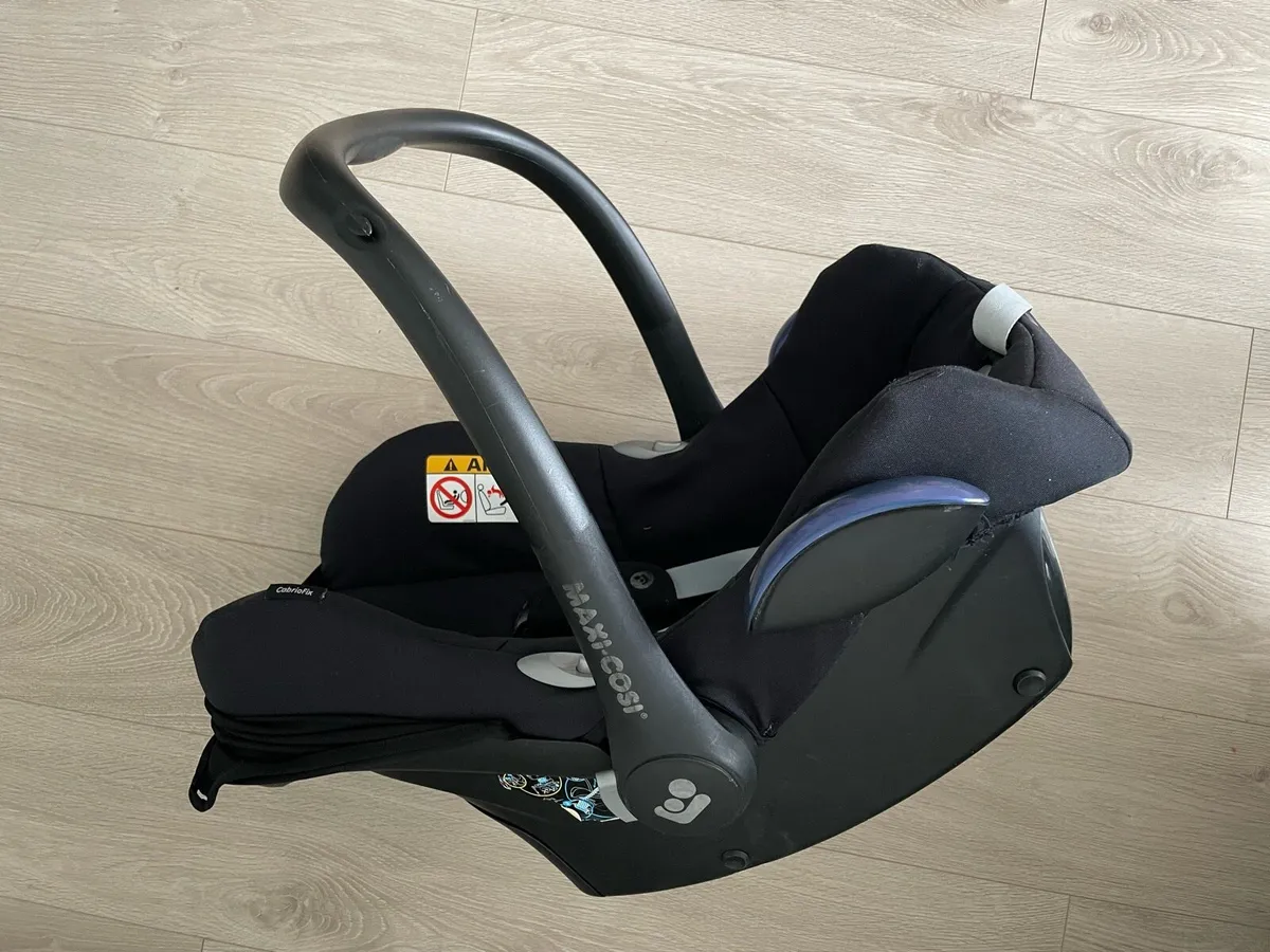 Maxi Cosi car seat Cabrio Fix - Image 2