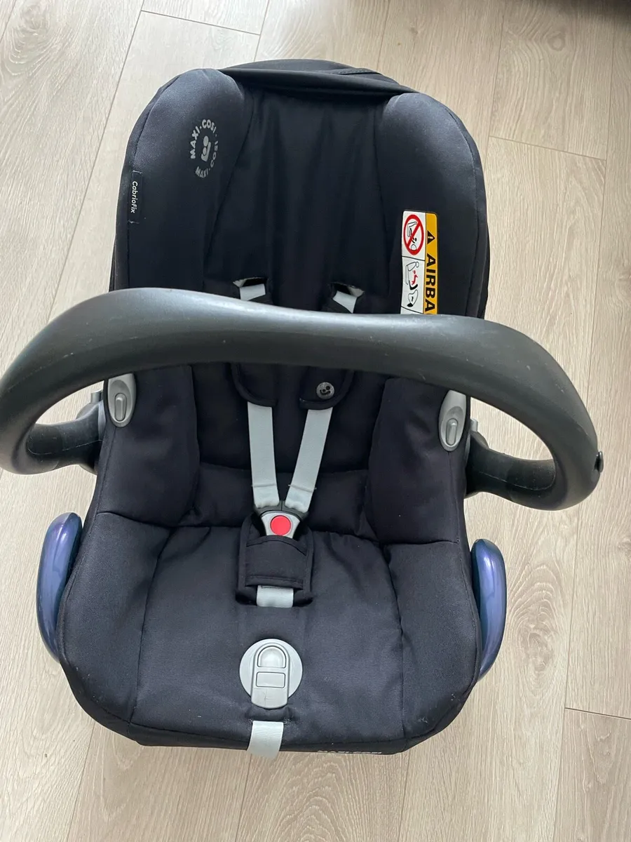 Maxi Cosi car seat Cabrio Fix - Image 3