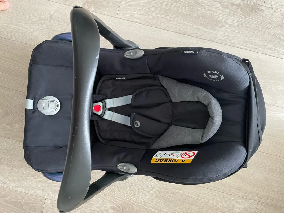 Maxi Cosi car seat Cabrio Fix - Image 4
