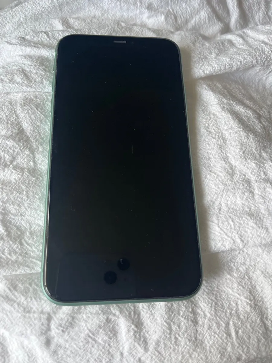 iPhone 11 - Image 2