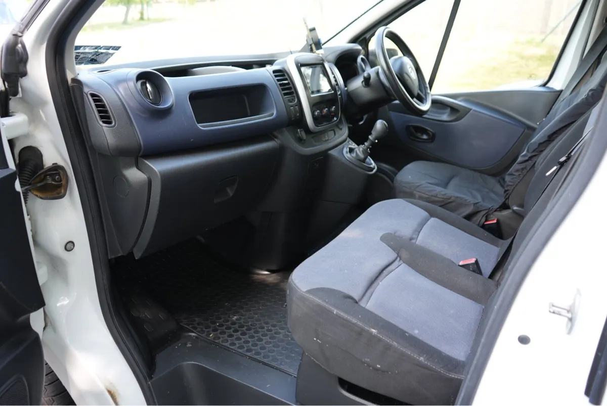 Vauxhall Vivaro 2015 LWB - Image 4