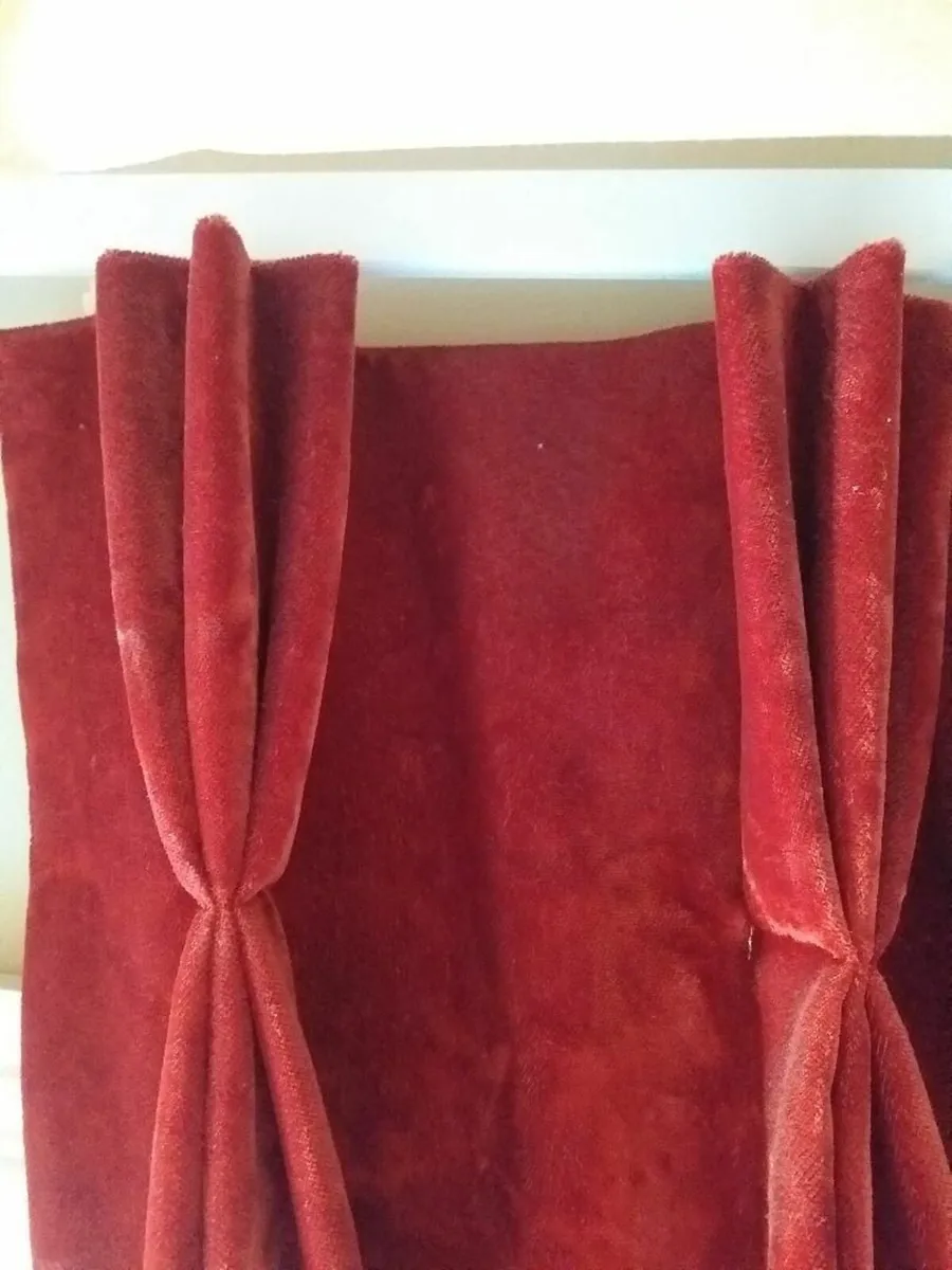CURTAINS - Image 2