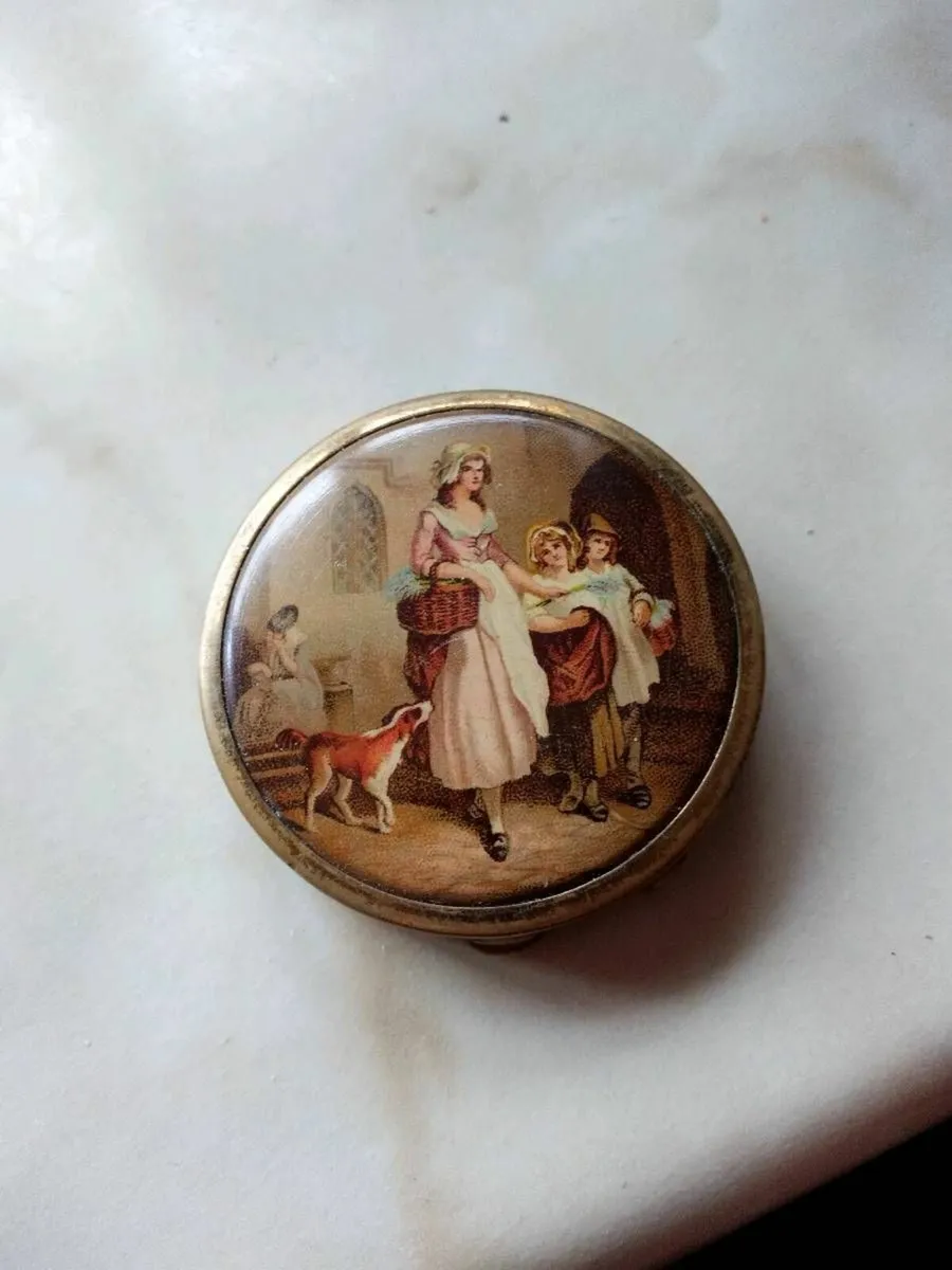 Antique Ladies powder Compact - Image 3