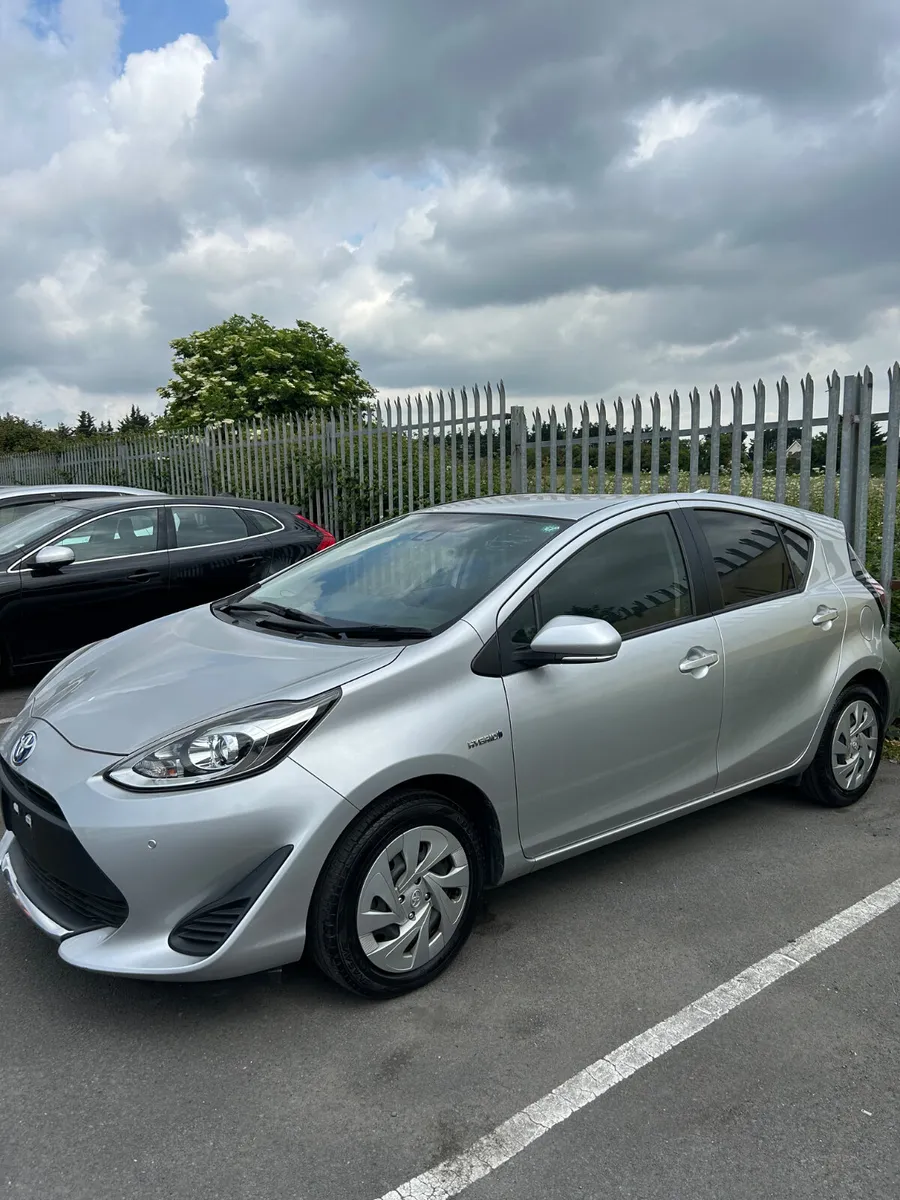 Toyota aqua hybrid auto - Image 3