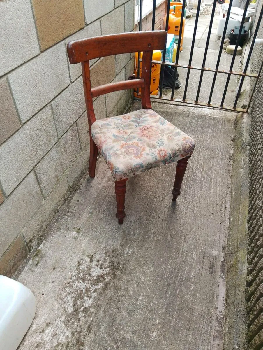 Antique chair - Image 1