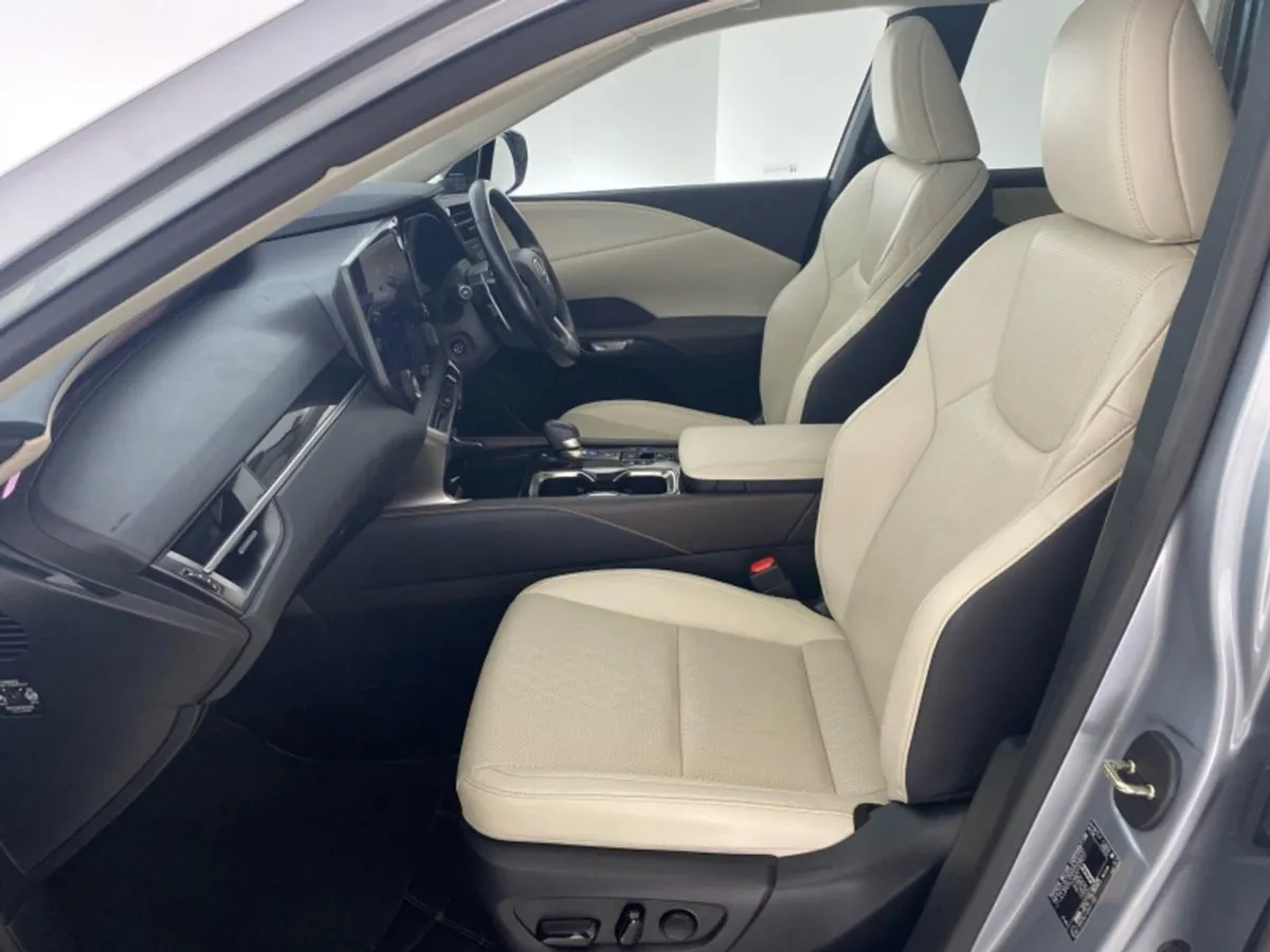 Lexus RX450h Plug-in Hybrid Luxury AWD - Image 2