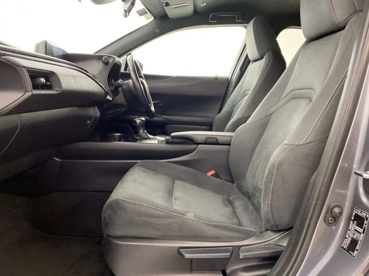 Lexus UX250h Dynamic - Image 2