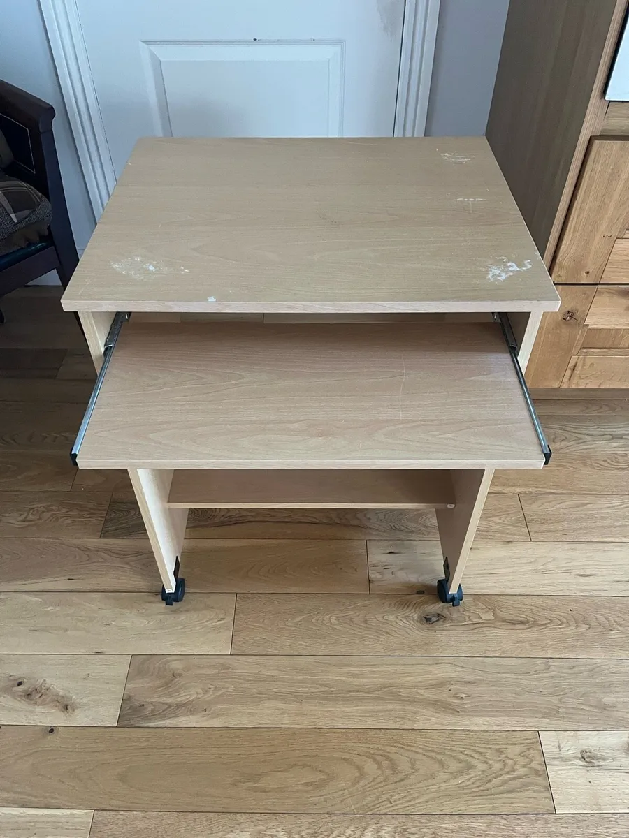 Computer desk - Image 2
