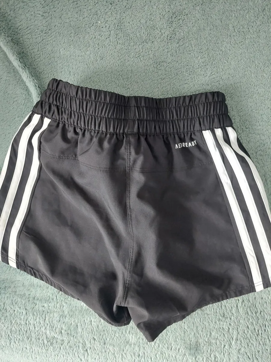 Girls shorts 9-10 size - Image 1