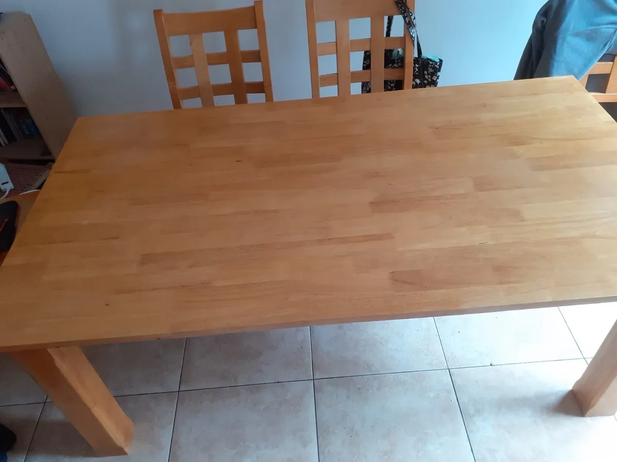 Table & chairs - Image 1