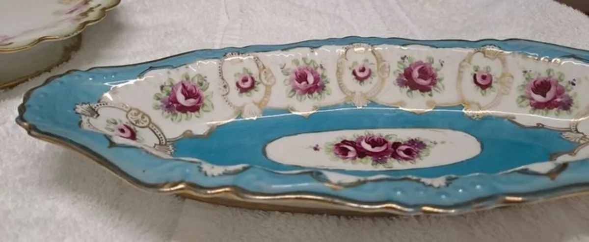 Flowers with gold and blue sweetie dish - Image 4