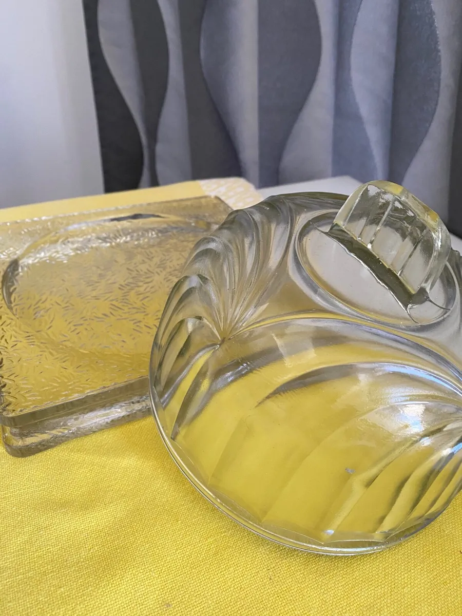 Crystal cheese board & dome - Image 2