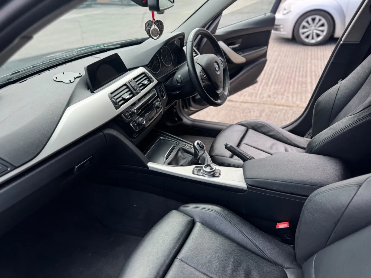 BMW 3-Series 2018 Diesel - Image 4