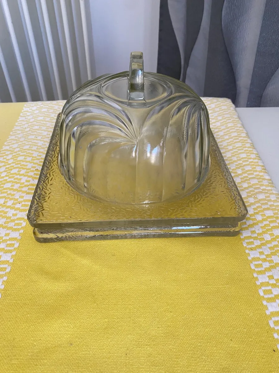 Crystal cheese board & dome - Image 1