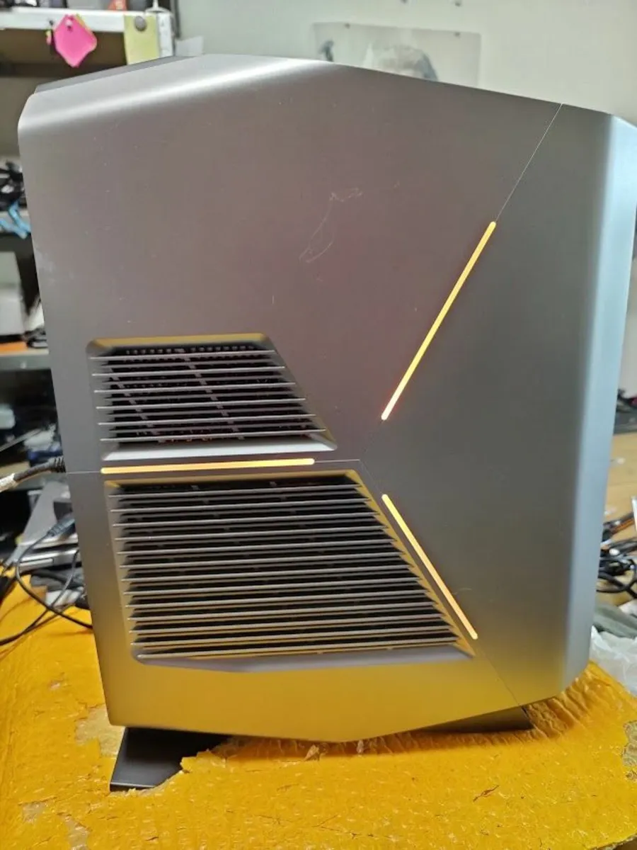 Alienware Gaming PC i7/32GB/RTX 3050/SSD+HDD/Wifi/ - Image 3