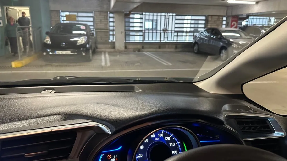 Car - Image 2