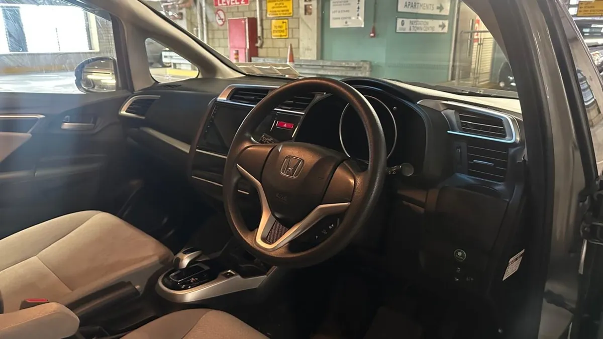 Car - Image 4