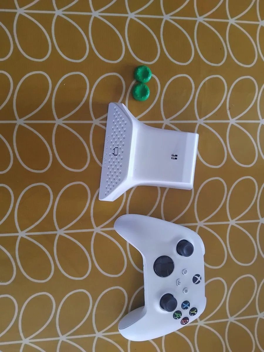 Xbox series s with 1tb extended storage and fan - Image 4