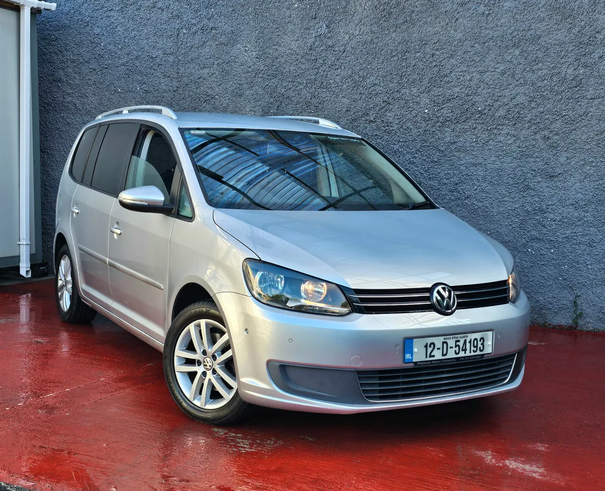 2012 Vw Touran 1.6 tdi dsg automatic. V Clean - Image 3
