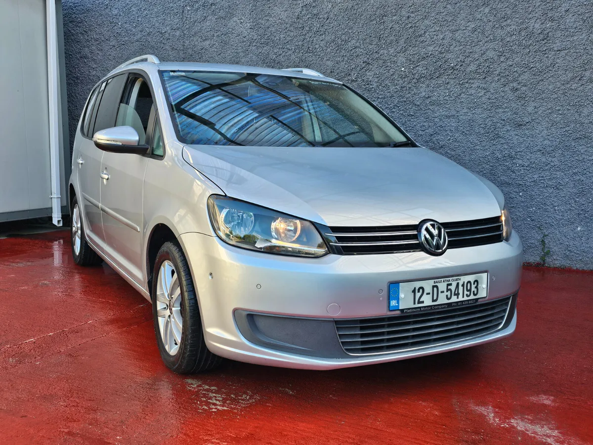 2012 Vw Touran 1.6 tdi dsg automatic. V Clean - Image 4