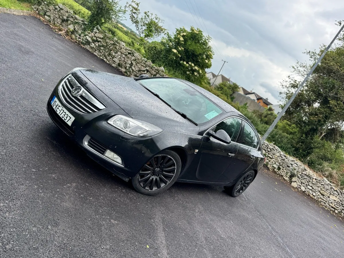 2010 Vauxhall ELITE 2L D High spec Taxd - Image 1